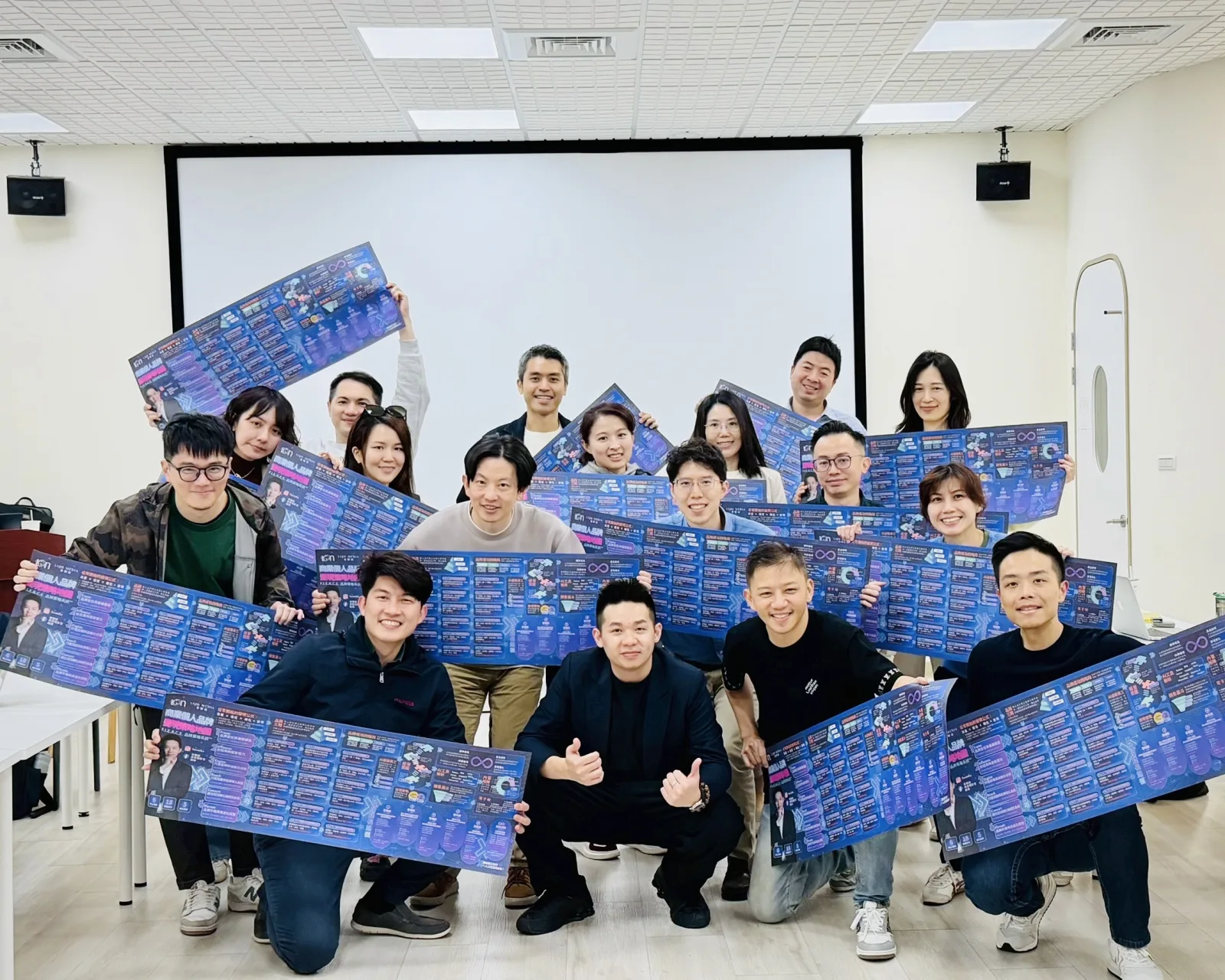 白袍人生學院共學活動團體照，李宜靜中醫師與張益豪醫師同場參與