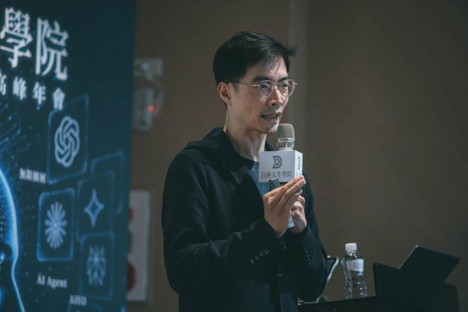 曹皓崴院長於白袍人生學院分享診所經營與團隊管理實務