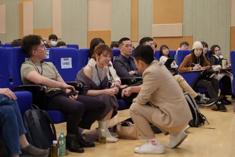 77 老大與台中場學員近距離交流